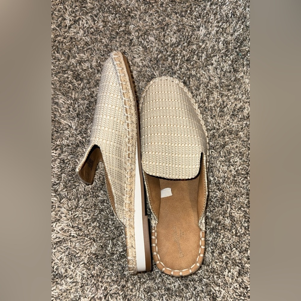 Women’s universal threads mules size 8.5